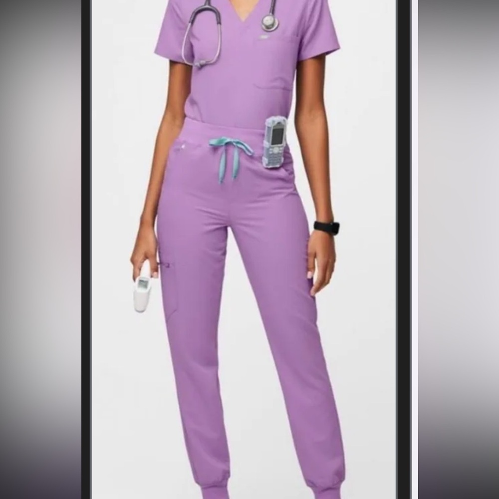 Women's lilac figs scrub set medium large